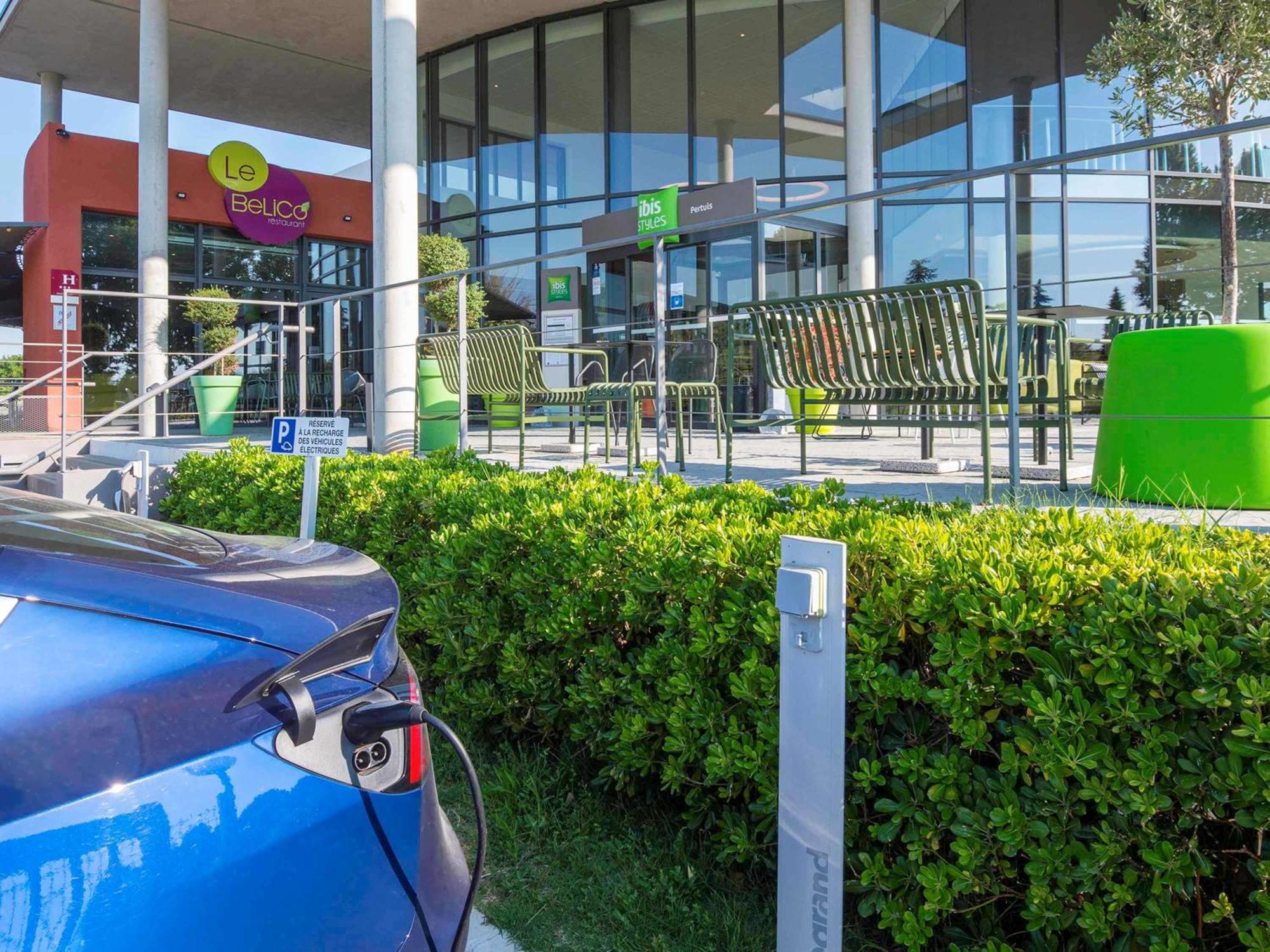 Ibis Styles Pertuis Portes Du Luberon Εξωτερικό φωτογραφία