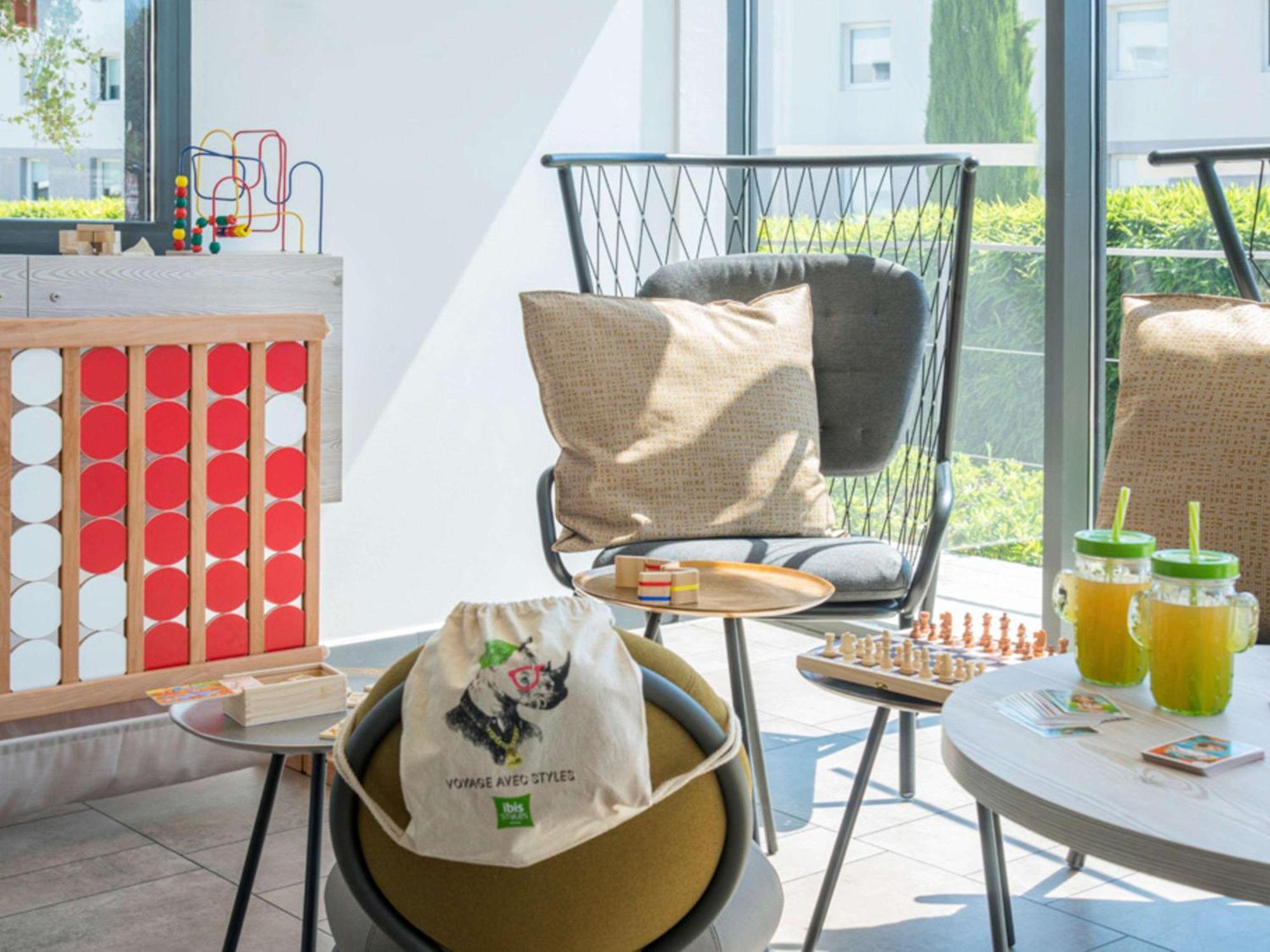 Ibis Styles Pertuis Portes Du Luberon Εξωτερικό φωτογραφία