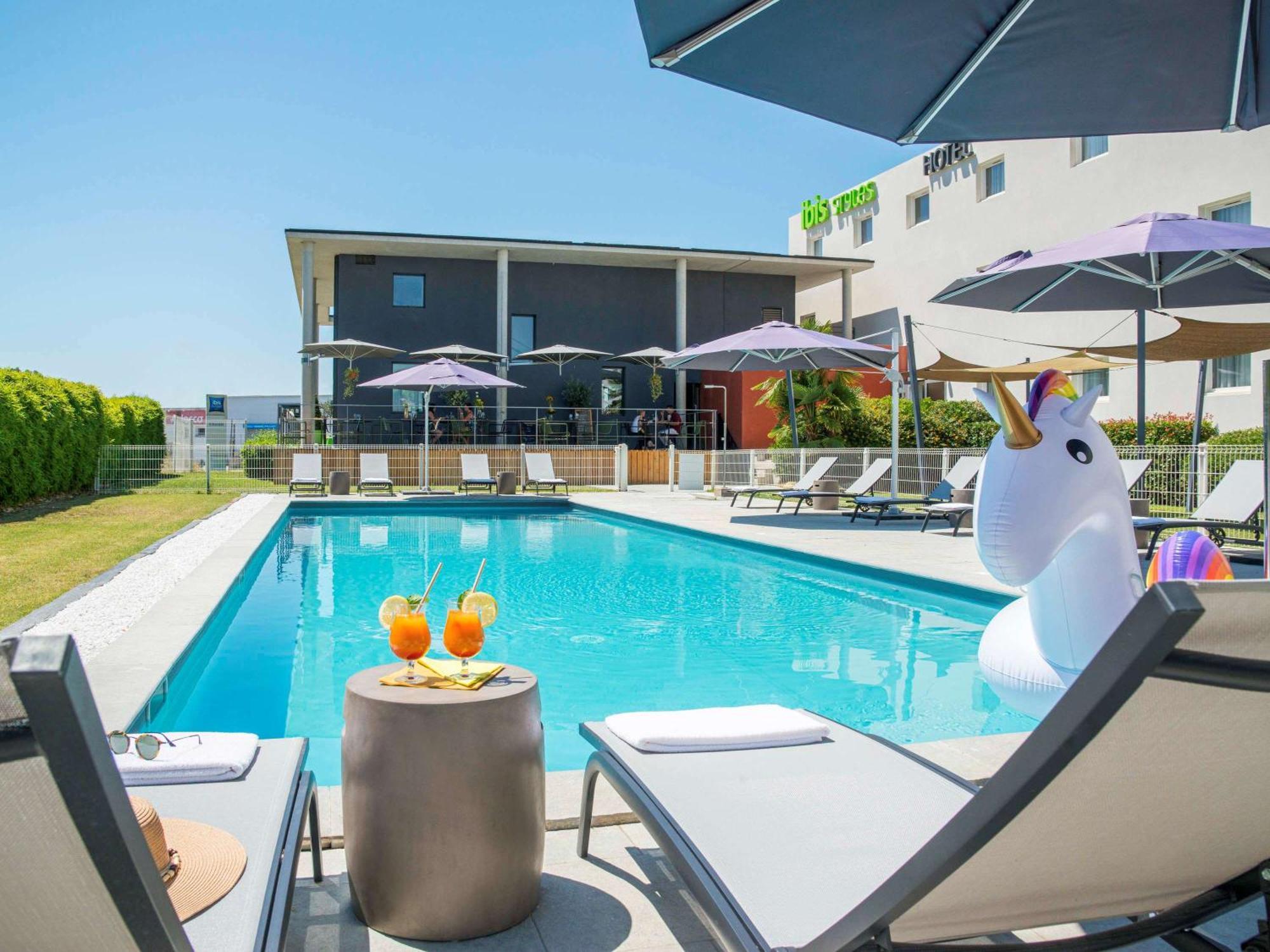 Ibis Styles Pertuis Portes Du Luberon Εξωτερικό φωτογραφία